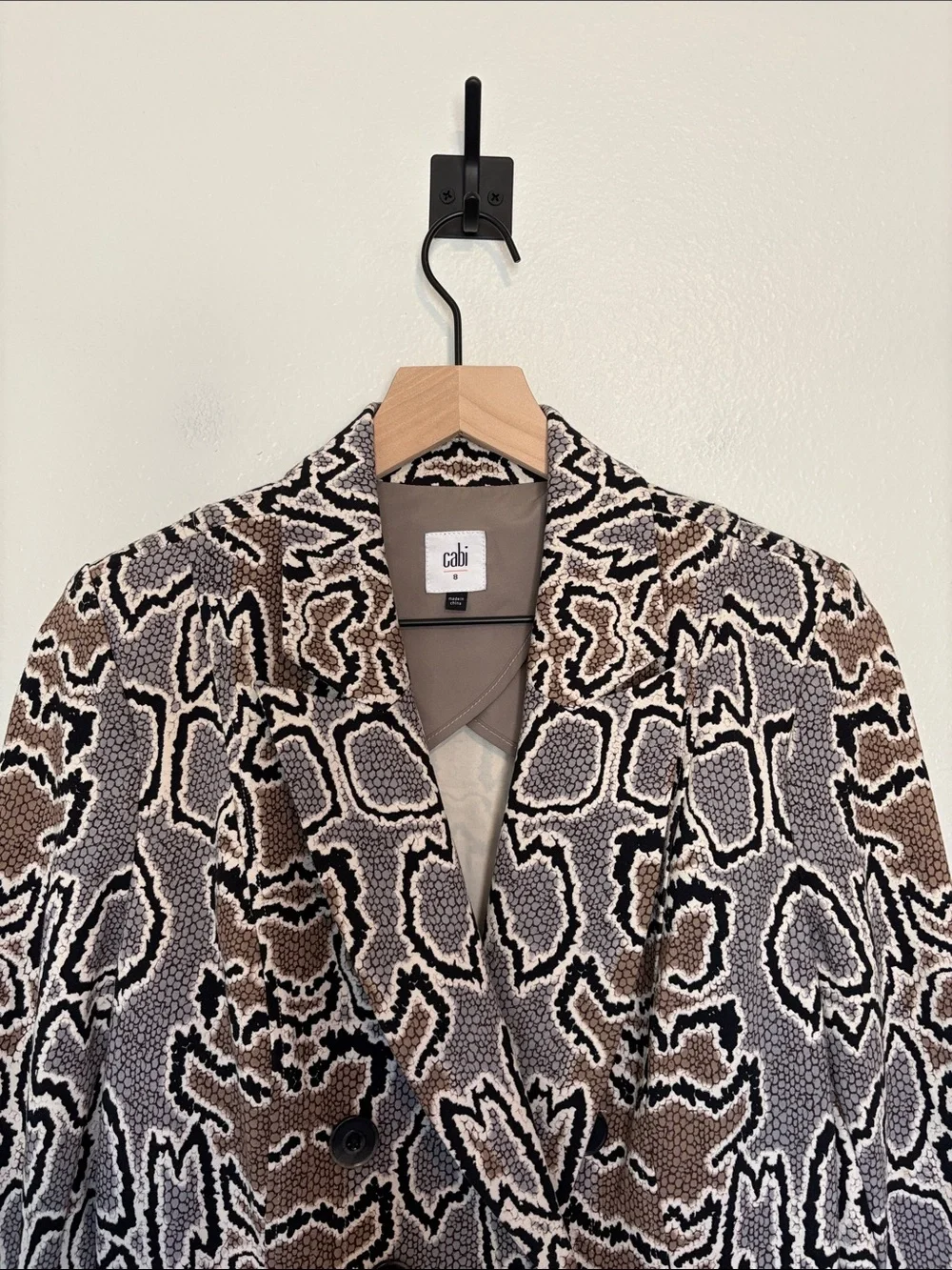 Cabi Python Snake Pattern Ponte Knit Double Breasted Blazer Jacket Grey 8